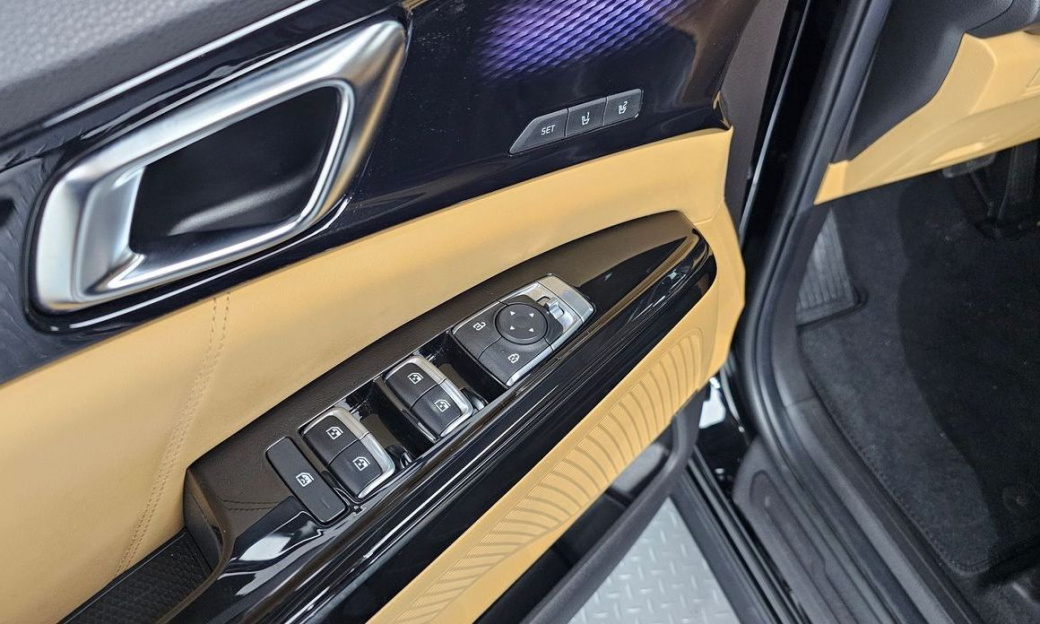 Kia Carnival 7-Seater Signature, 2023
