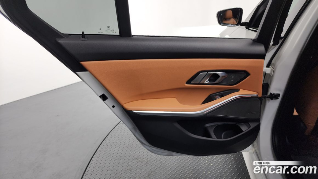 BMW 3-Series 320i M Sport, 2023