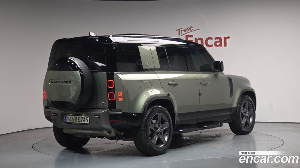 Land Rover Defender 110 P300 X-Dynamic SE, 2023