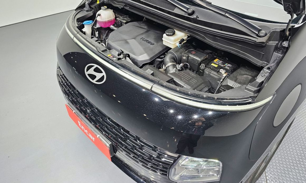 Hyundai Staria 4WD Tourer 9-Seater, 2025