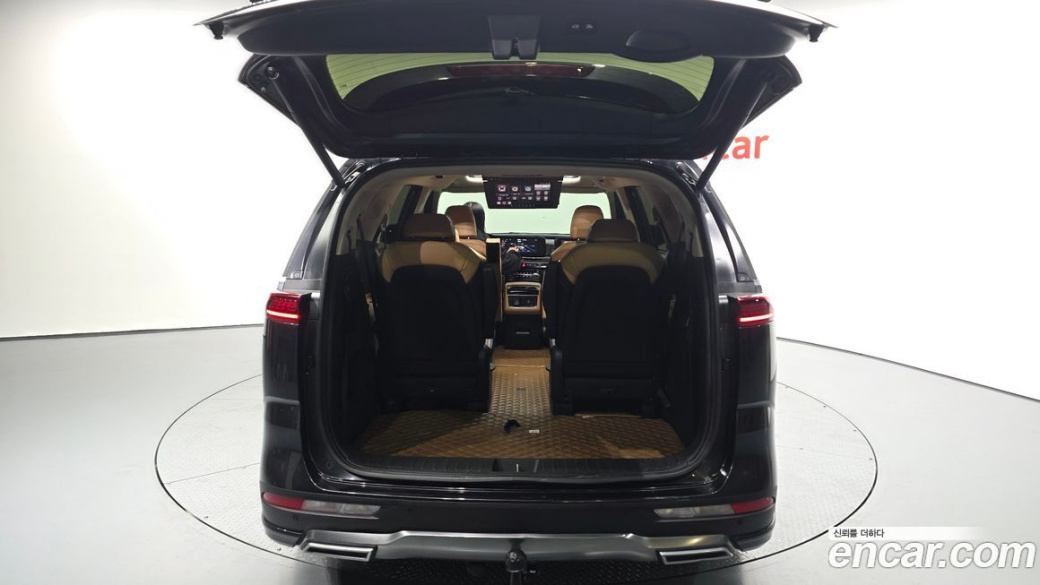 Kia Carnival 9-Seater Signature, 2022