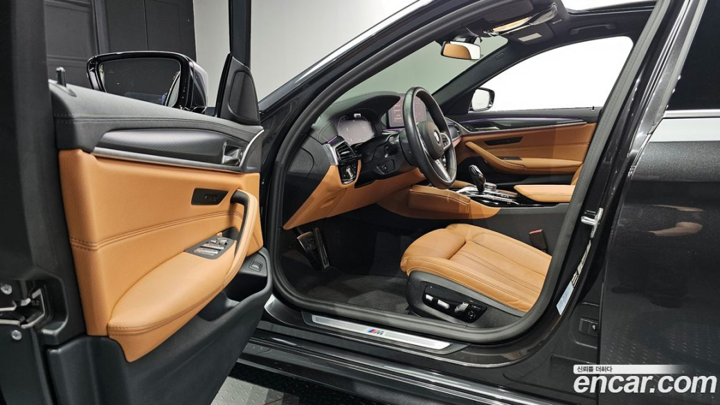 BMW 5-Series 520i M Sport, 2023