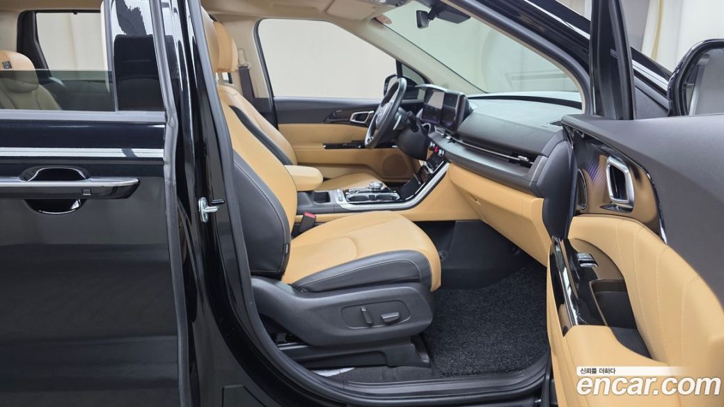 Kia Carnival 9-Seater Signature, 2023