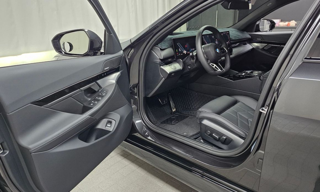 BMW 5-Series 520i M Sport, 2024