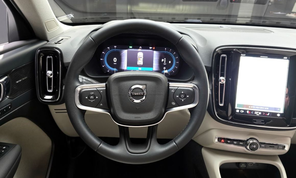 Volvo XC40 B4 Ultimate Bright, 2024