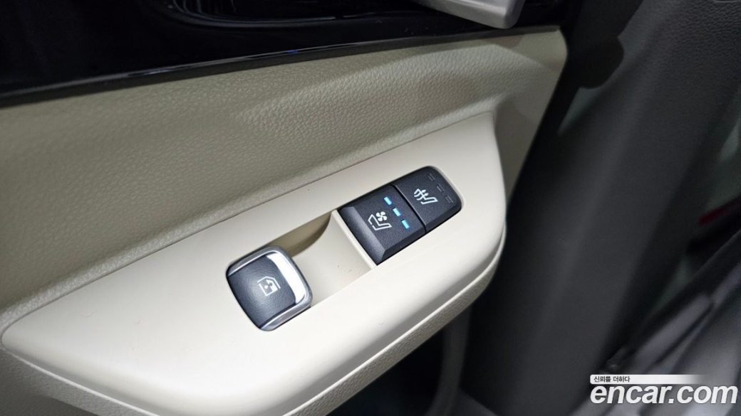 Kia Carnival 7-Seater Signature, 2024