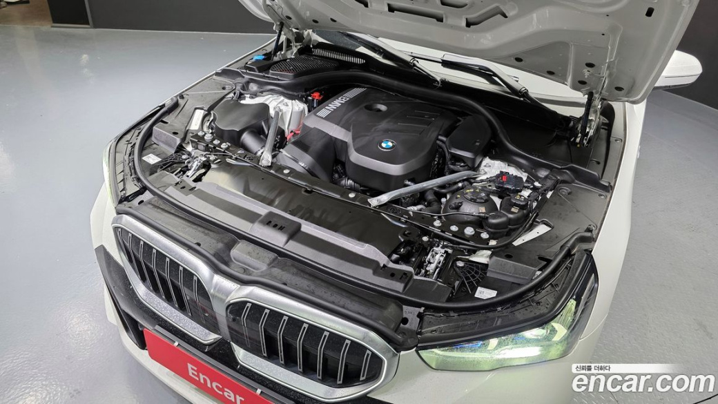 BMW 5-Series 520i M Sport, 2025
