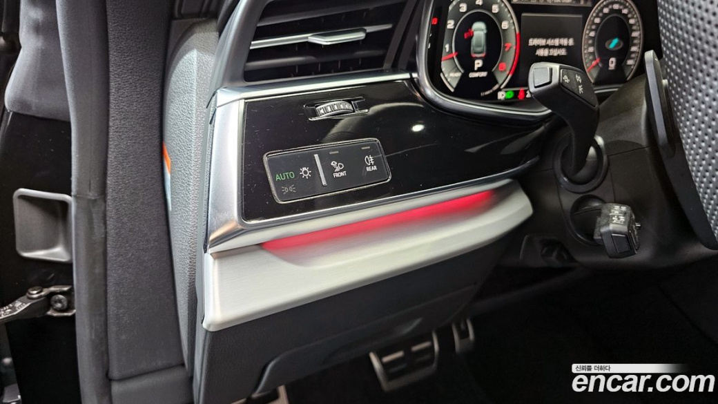 Audi Q8 55 TFSI Quattro Premium, 2023