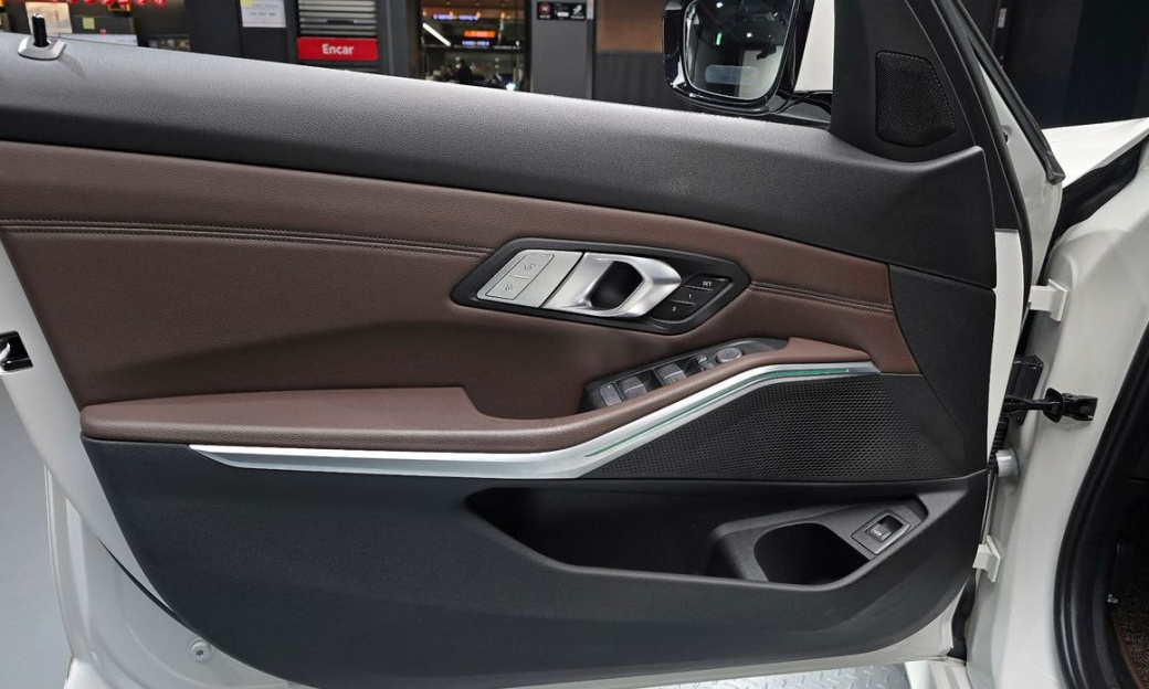 BMW 3-Series 320d Touring M Sport, 2022