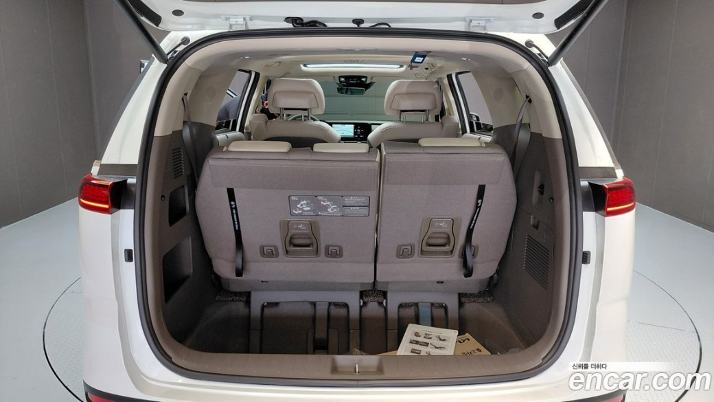 Kia Carnival 7-Seater Signature, 2023