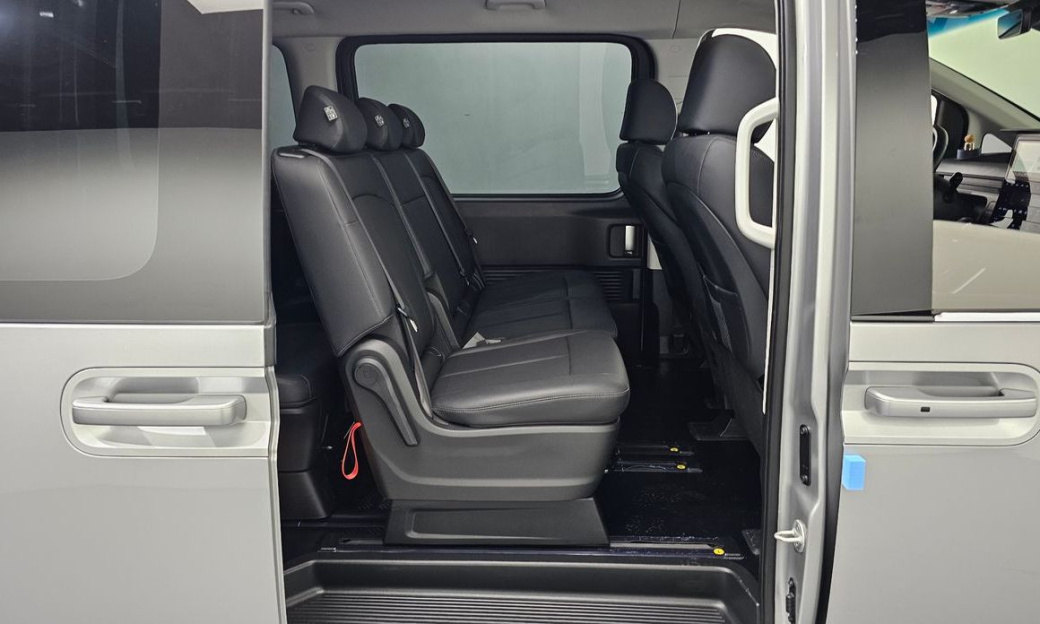 Hyundai Staria Tourer 11-Seater, 2025