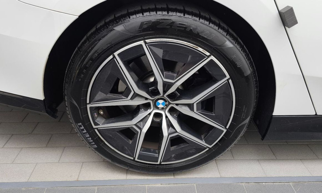 BMW 5-Series 520i M Sport, 2025