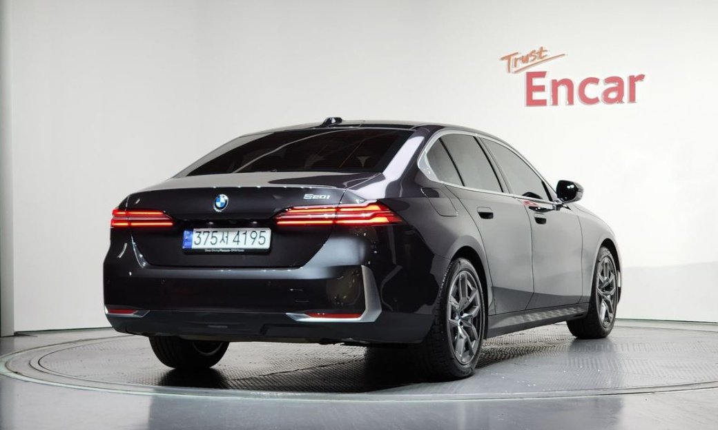 BMW 5-Series 520i, 2024