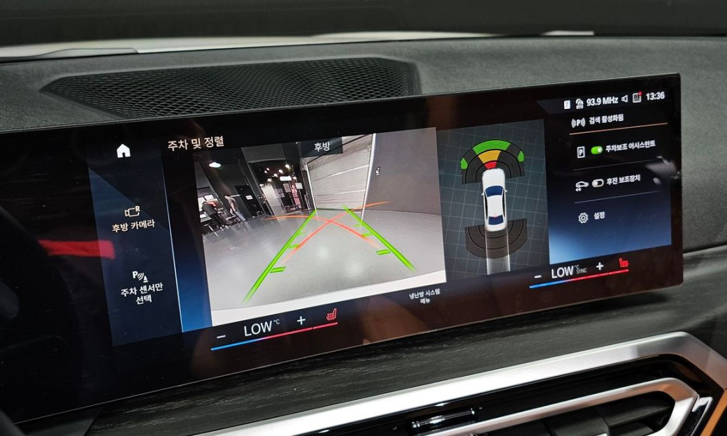 BMW 3-Series 320i, 2023