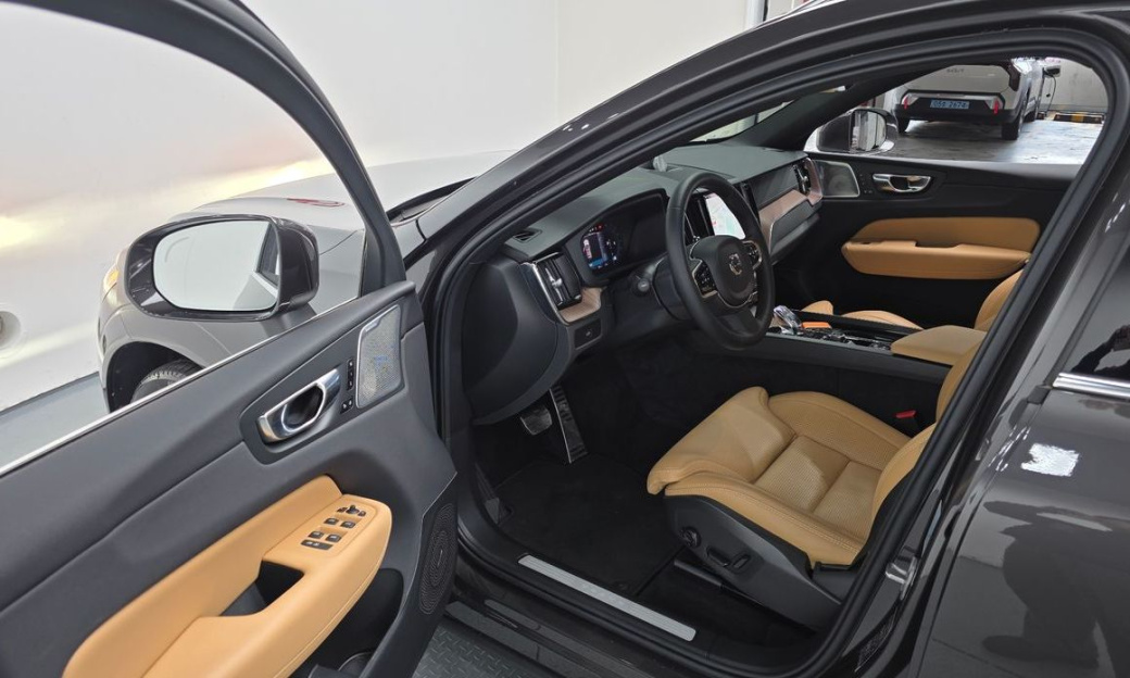 Volvo XC60 B6 Ultimate Bright, 2024