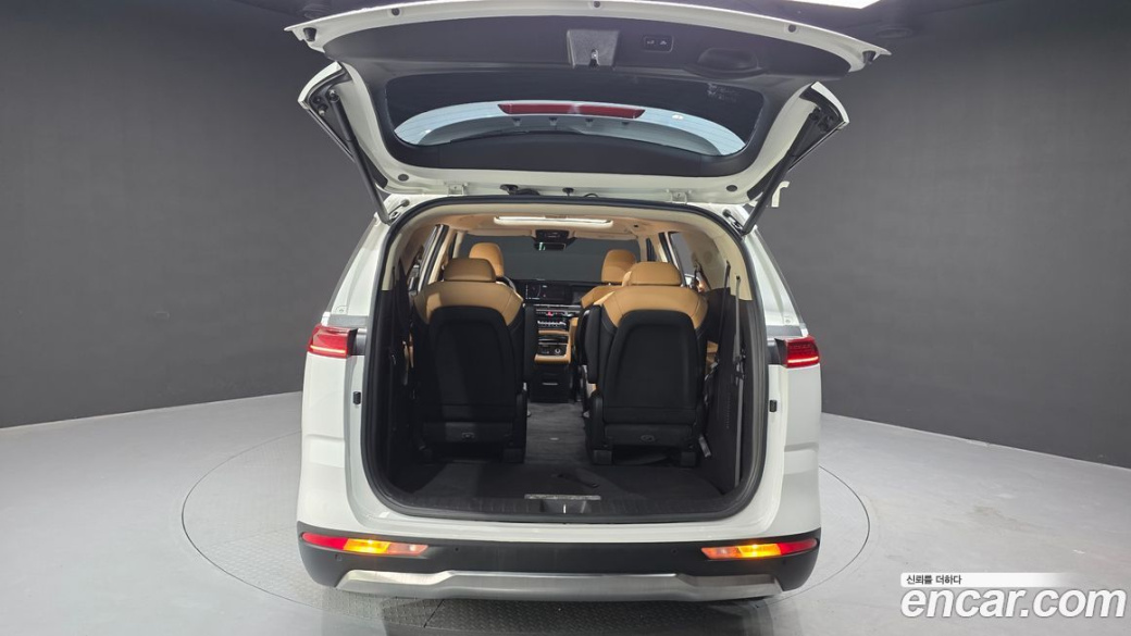 Kia Carnival 9-Seater Signature, 2023