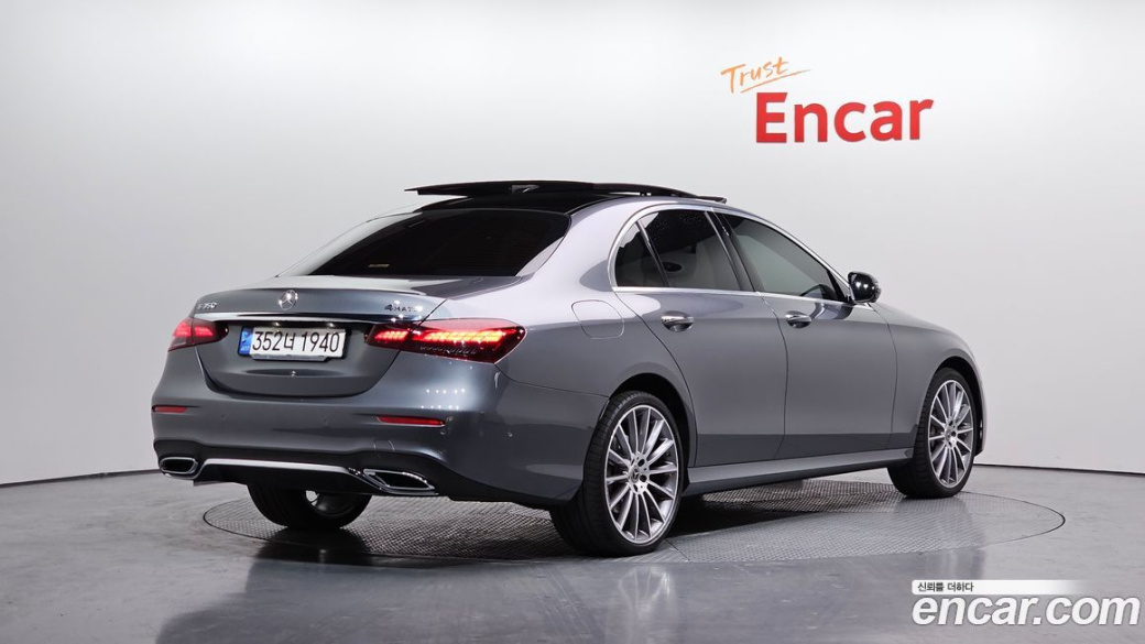 Mercedes-Benz E-Class E350 4MATIC AMG Line, 2022