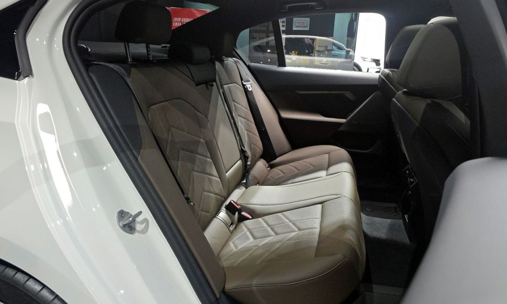 BMW 5-Series 520i M Sport, 2025