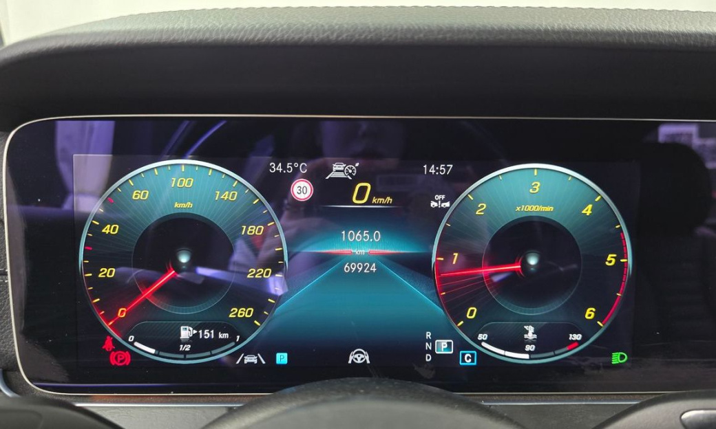Mercedes-Benz E-Class E220d 4MATIC AMG Line, 2022