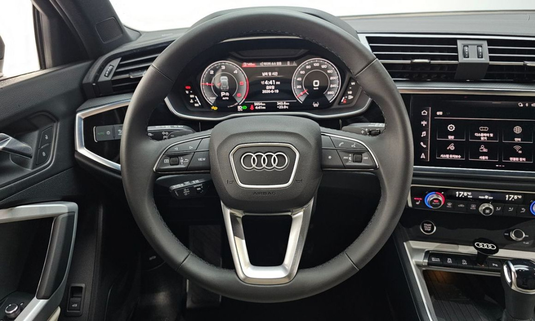 Audi Q3 35 TDI Premium, 2025