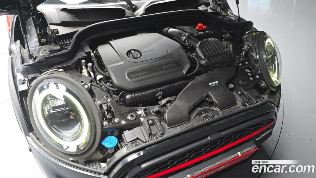 Mini Cooper Convertible JCW, 2024