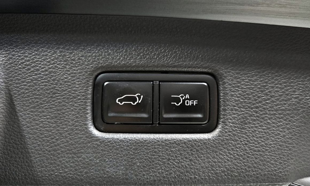 Kia Carnival 9-Seater Gravity, 2025