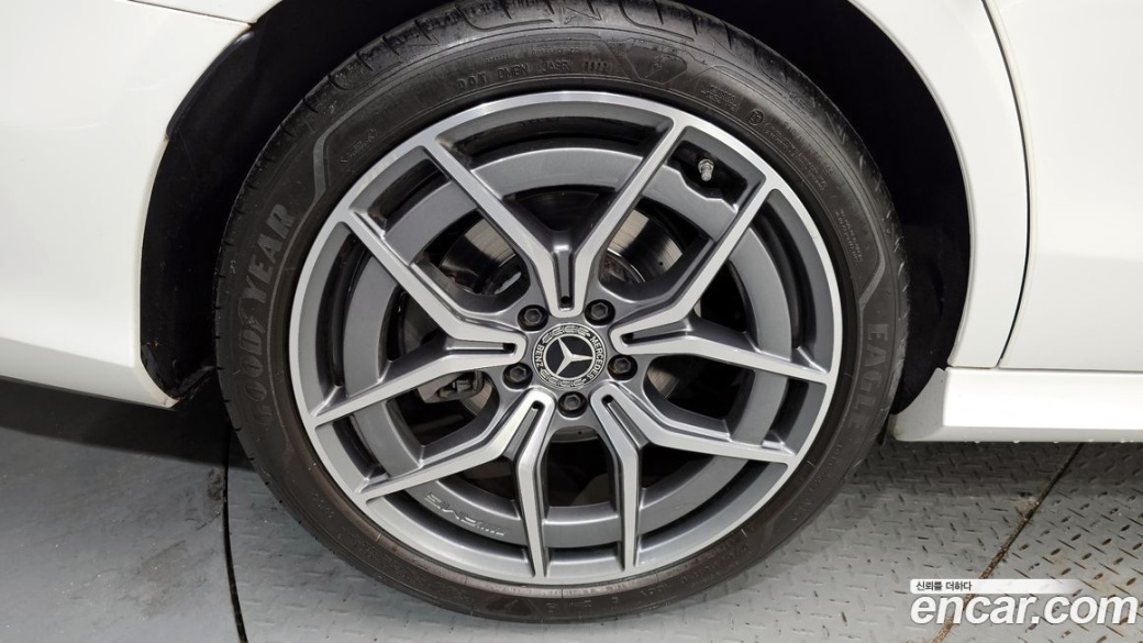 Mercedes-Benz E-Class E220d 4MATIC AMG Line, 2022
