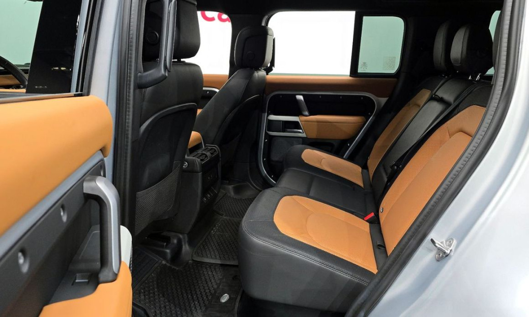 Land Rover Defender 110 P300 X-Dynamic SE, 2024