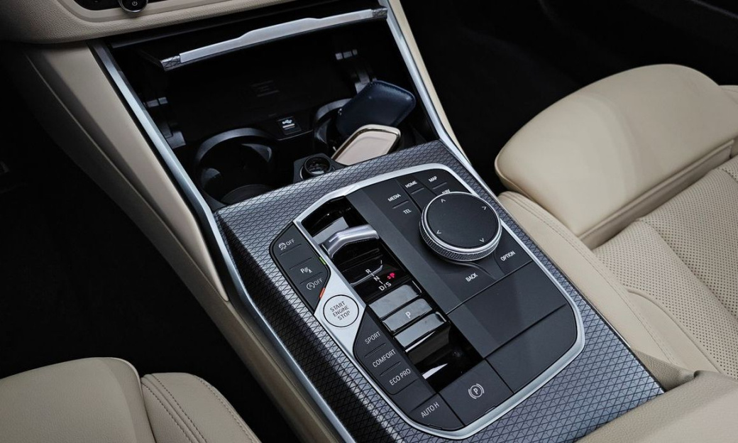 BMW 3-Series 320i M Sport, 2024