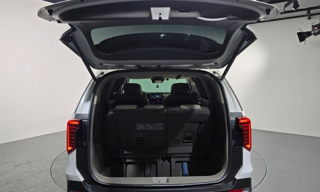 Kia Carnival 7-Seater Signature, 2024