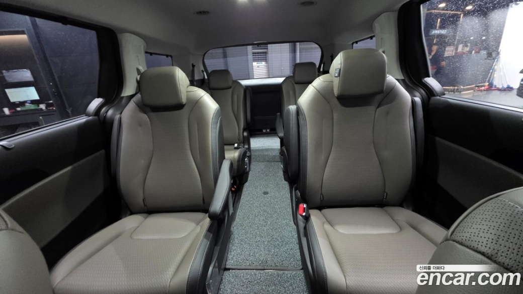 Kia Carnival 9-Seater Gravity, 2025