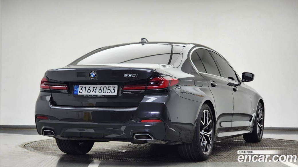 BMW 5-Series 530i M Sport Package, 2022