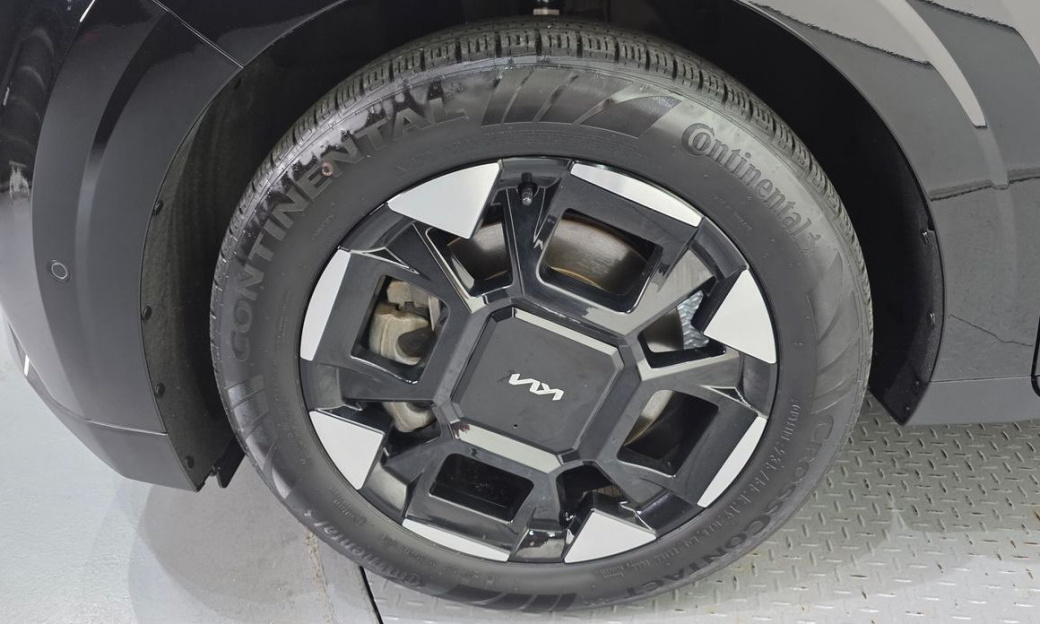 Kia Carnival 9-Seater Signature, 2025