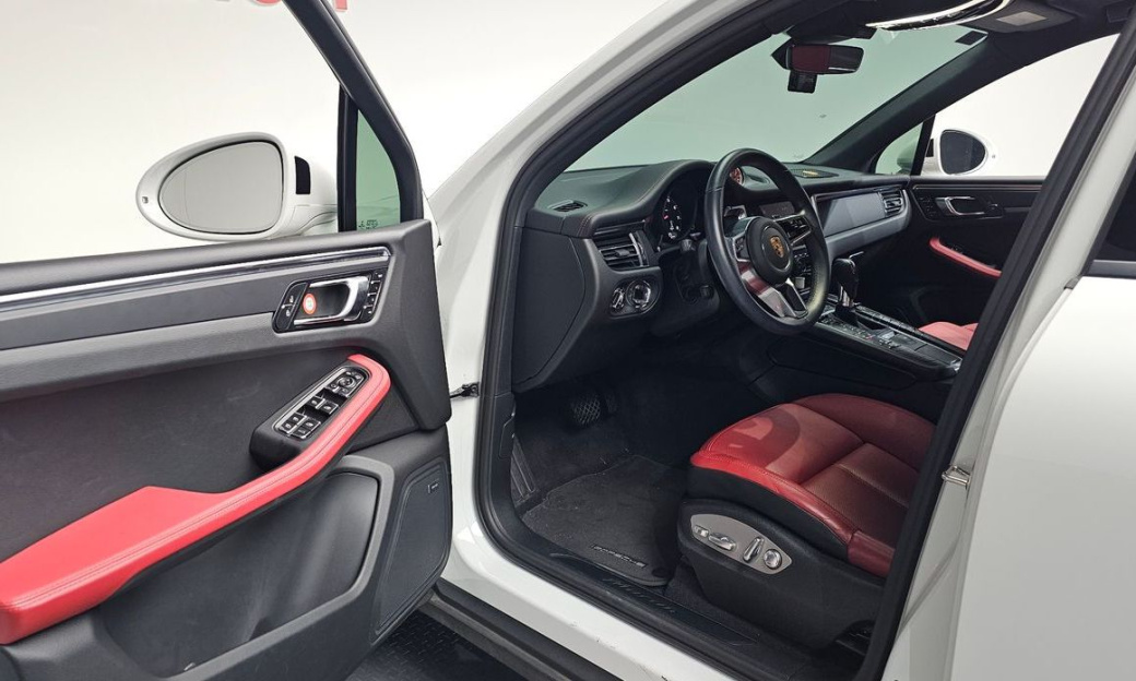Porsche Macan 2.0, 2021