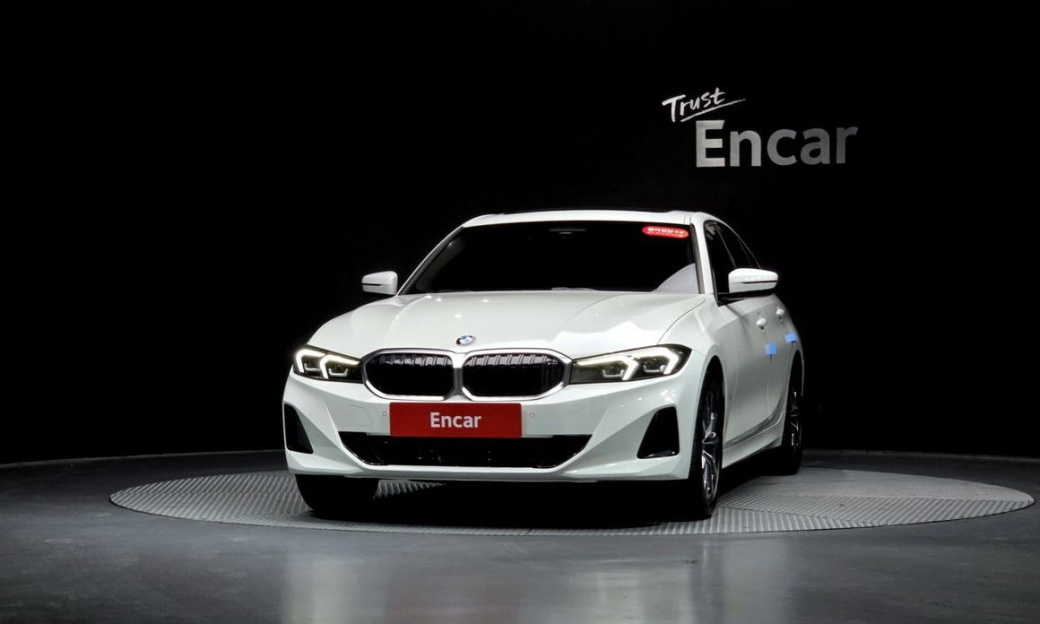 BMW 3-Series 320i, 2024
