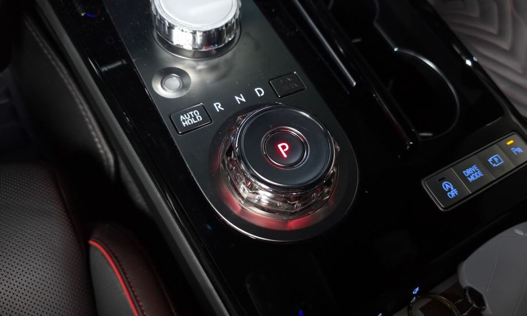 Genesis G80 Gasoline 2.5 Turbo AWD, 2025