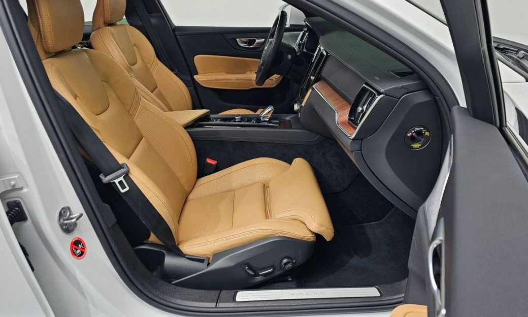 Volvo S60 B5 Ultra Bright, 2025