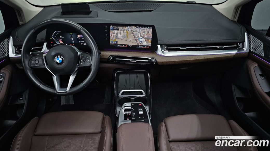 BMW 2-Series 220i Luxury, 2024