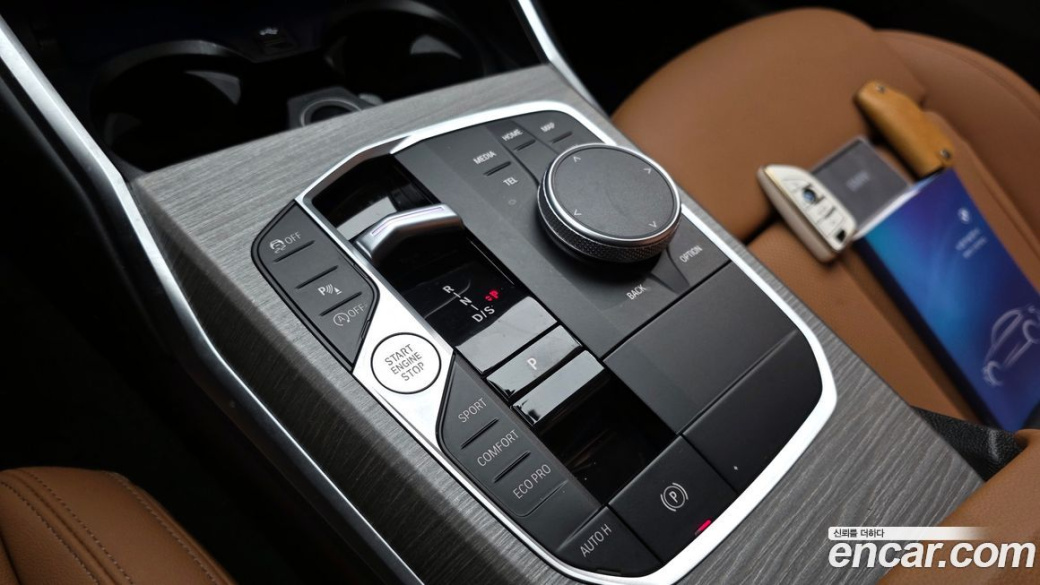BMW 3-Series 320i, 2025