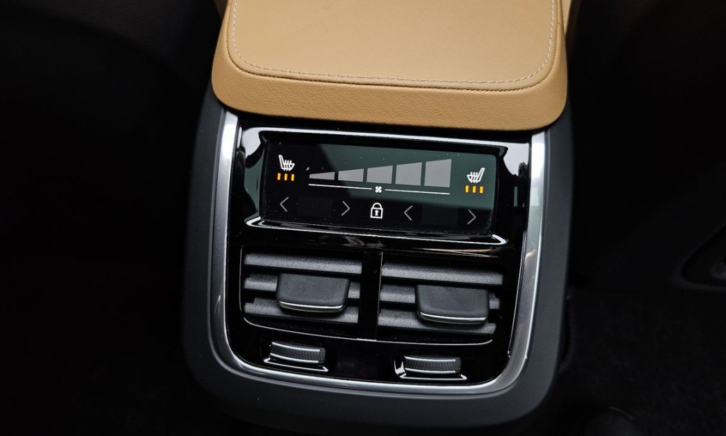 Volvo XC90 B6 Ultimate Bright, 2024
