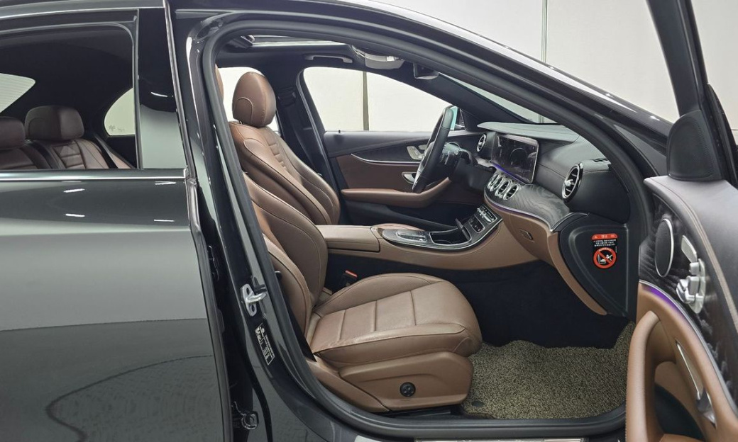 Mercedes-Benz E-Class E250 AMG Line, 2023