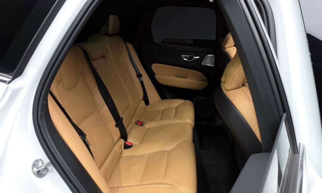 Volvo XC60 B5 Ultra Bright, 2025