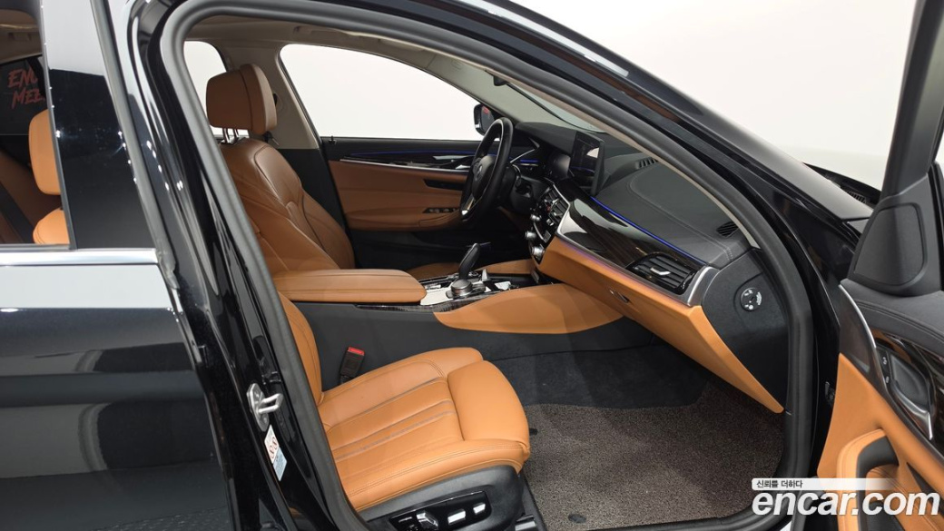 BMW 5-Series 520i Luxury, 2023