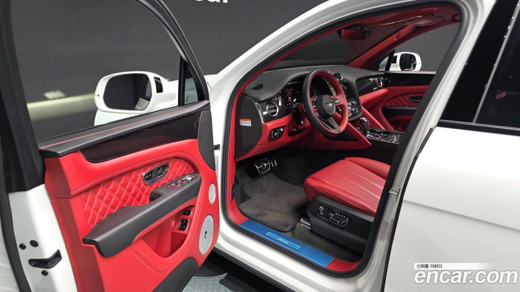 Bentley Bentayga 4.0 V8 Azure, 2023
