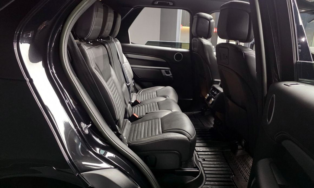 Land Rover Discovery P360 R-Dynamic SE, 2023