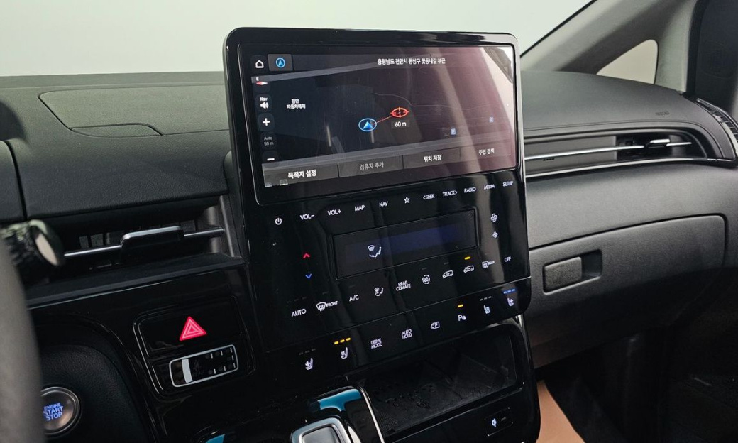 Hyundai Staria Lounge 9-Seater, 2024