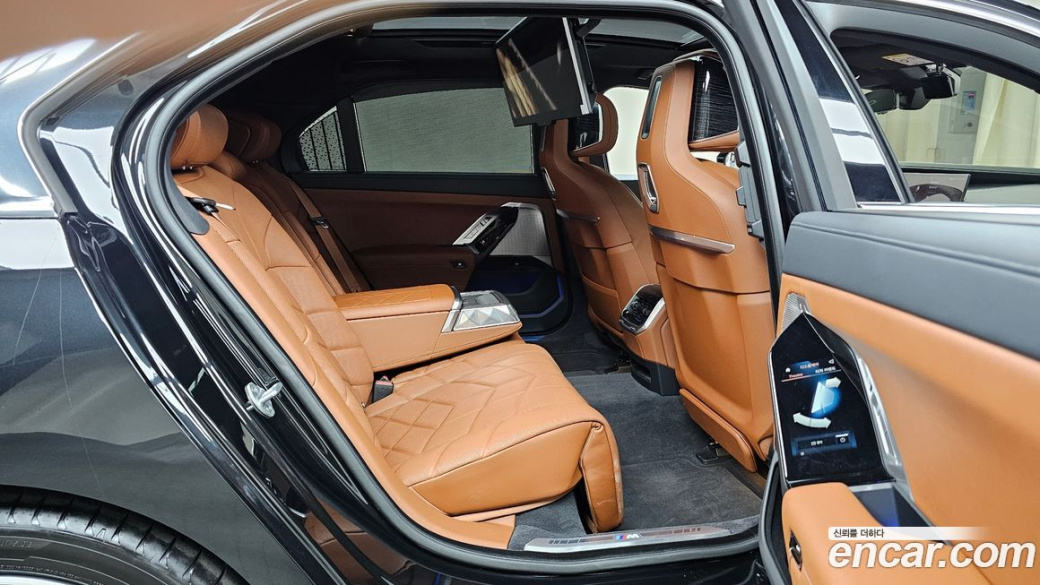 BMW 7-Series 740i xDrive M Sport, 2025