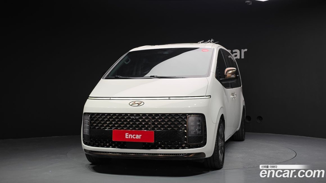 Hyundai Staria 4WD Lounge 9-Seater, 2022