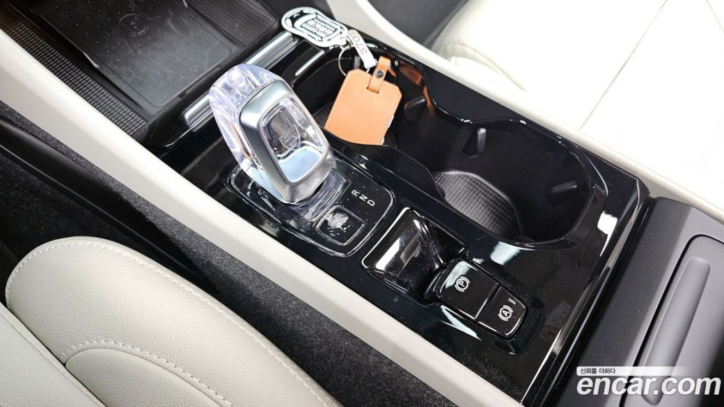 Volvo XC40 B4 Ultimate Bright, 2024