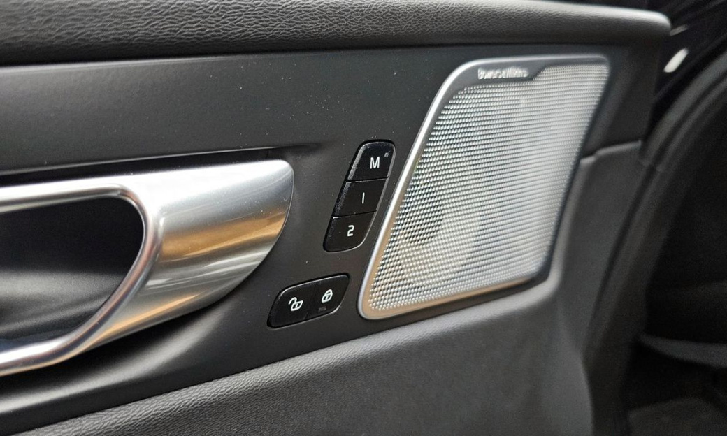 Volvo XC60 B5 Inscription, 2022